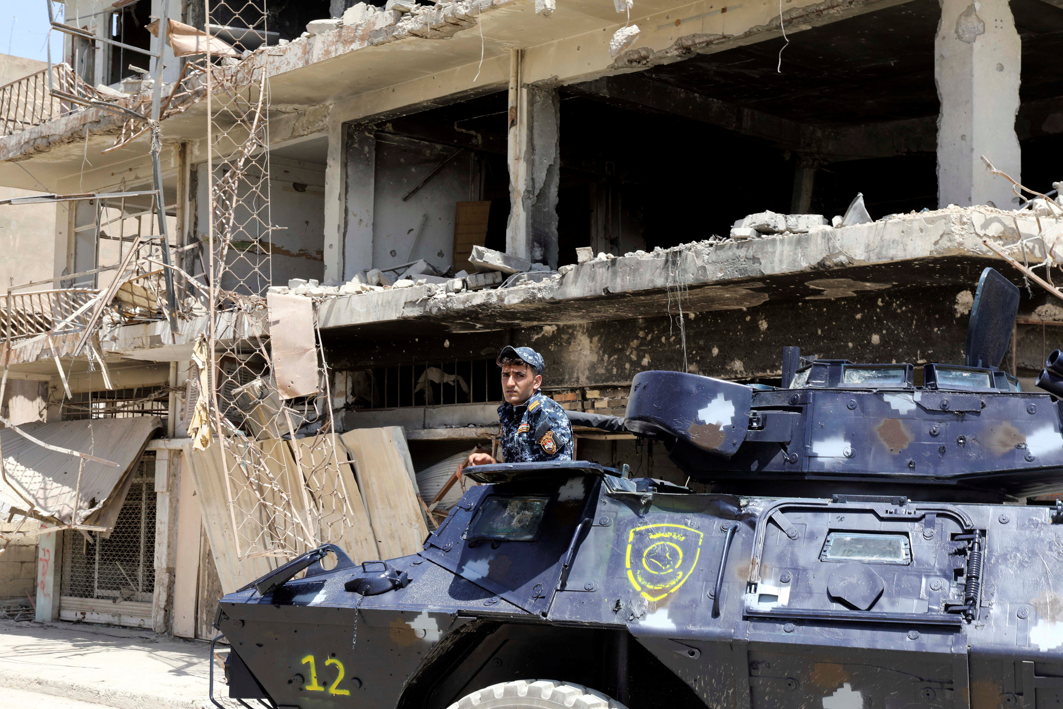 مصفحة للشرطة العراقية فى الموصل بعد طرد داعش