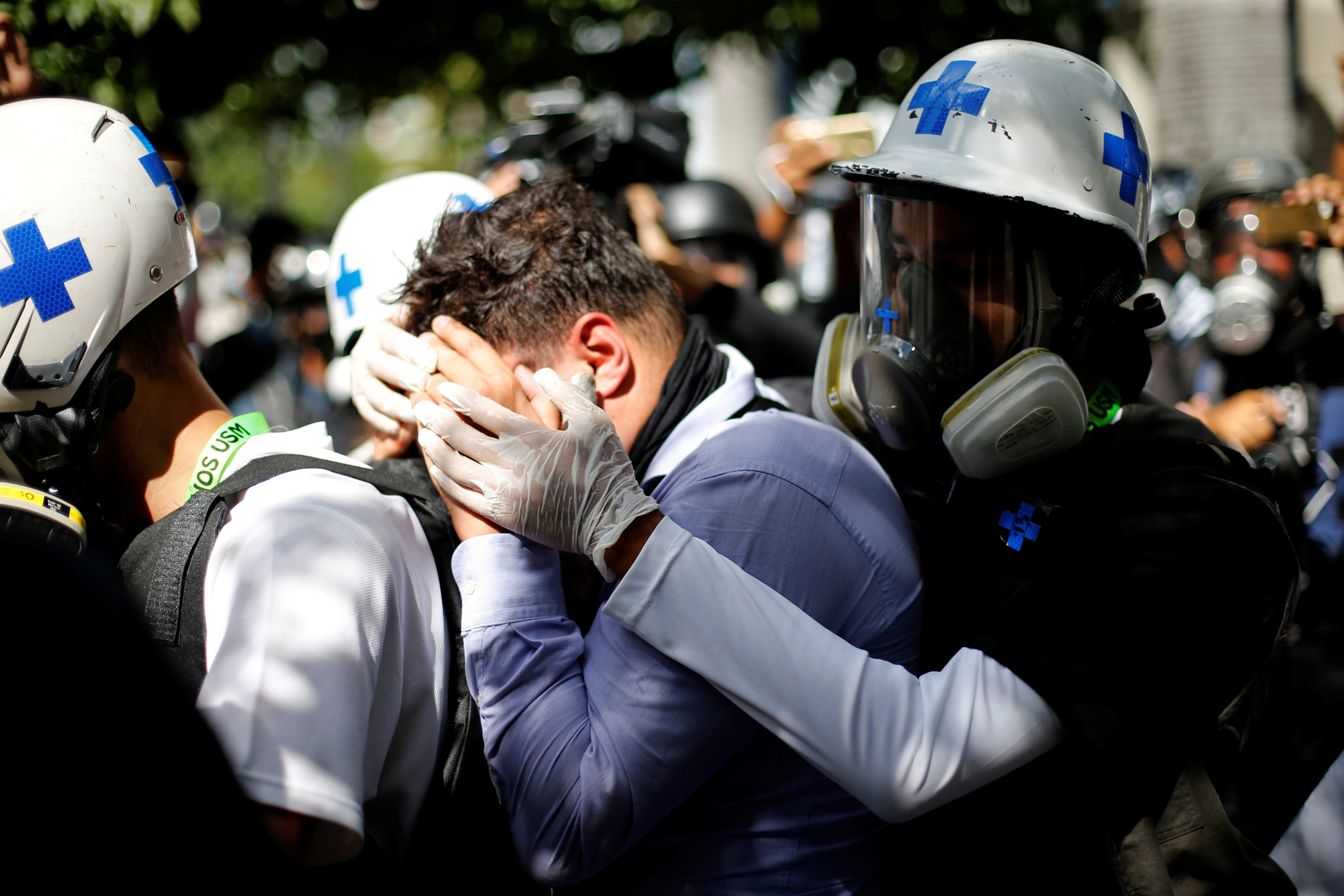 أعمال عنف دامية فى شوارع فنزويلا للمطالبة برحيل مادورو (12)