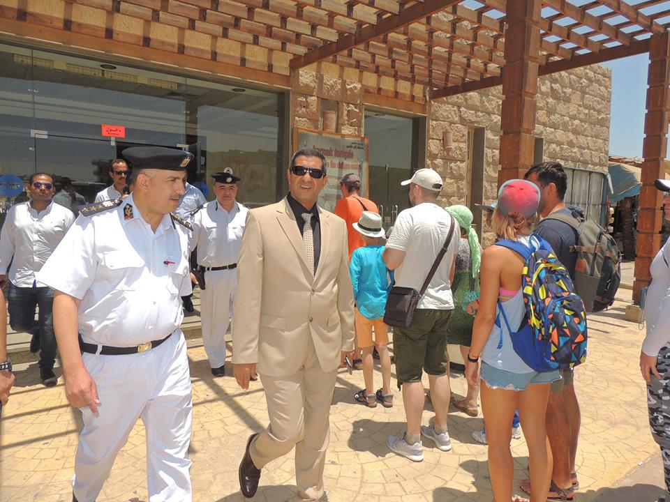 مدير الأمن يتابع تأمين السياح بمعبد الكرنك