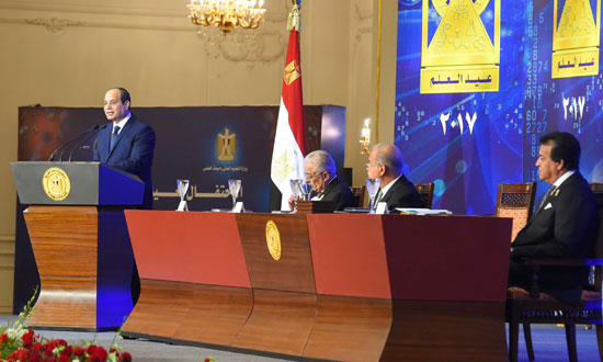 الرئيس السيسى يكرم العلماء فى عيد العلم (5)