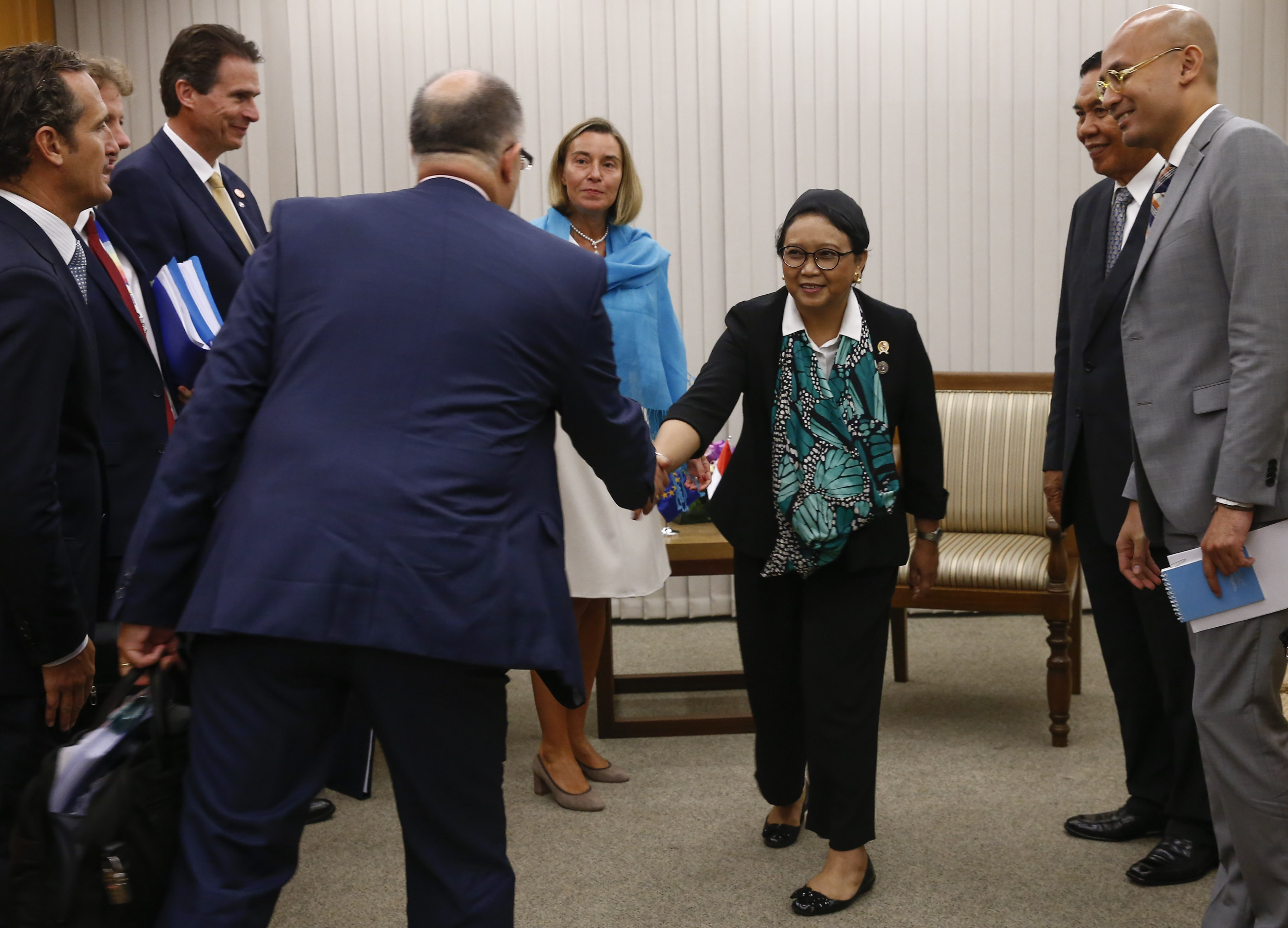 وزيرة خارجية اندونيسيا تلتقى وفد الاتحاد الأوروبى لاجتماعات آسيان