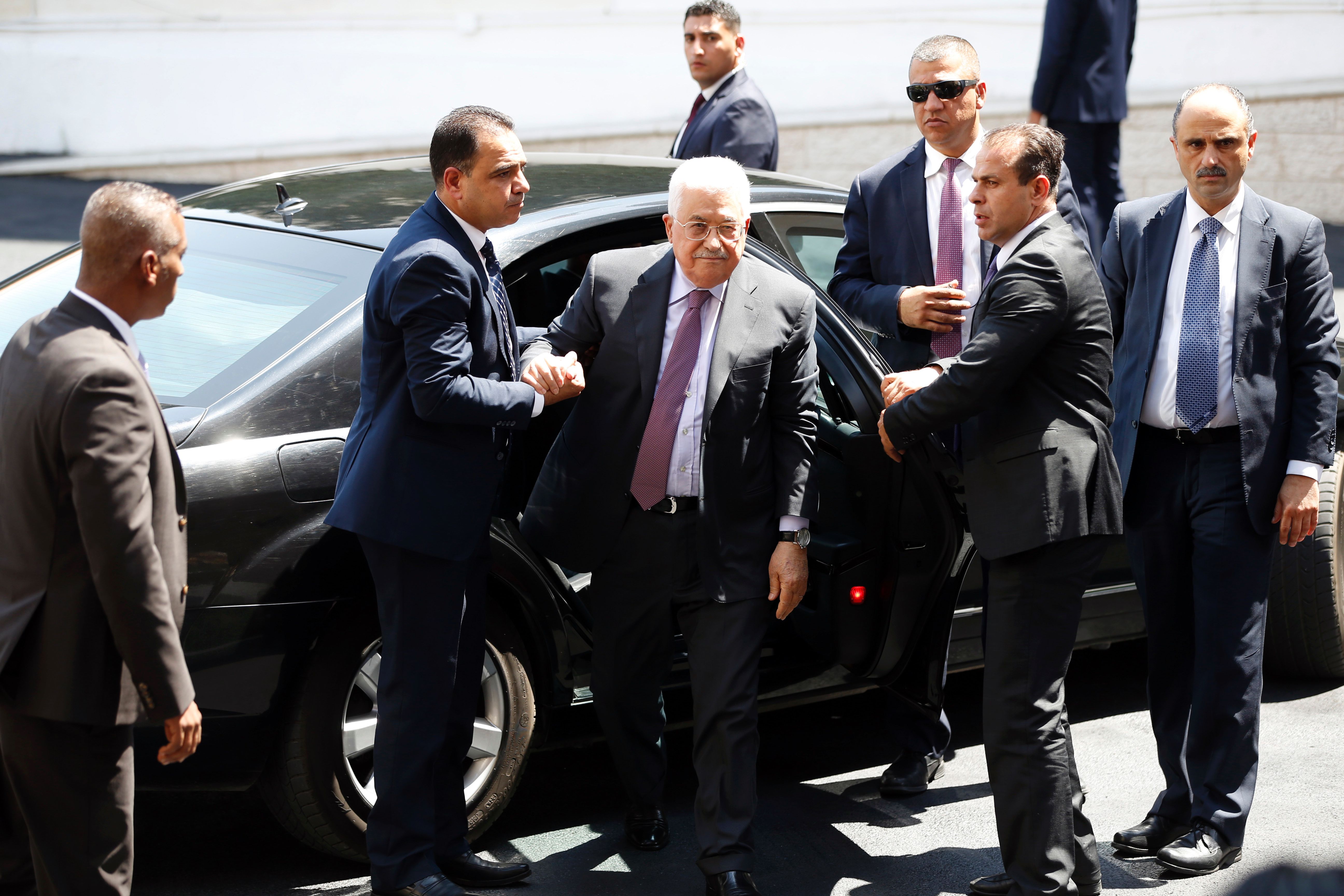 الرئيس الفلسطينى محمود عباس عقب استقبال ملك الأردن