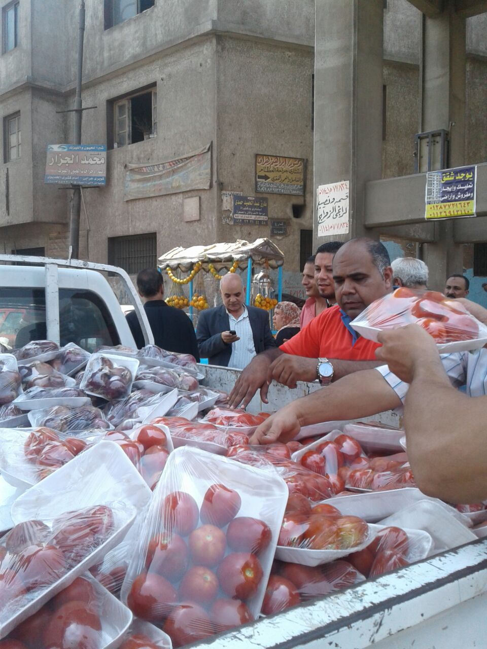رئيس مدينة شبرا يتابع عمليات التوزيع ومراقبة الاسعار