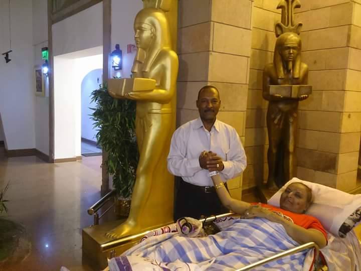 السيدة المريضة داخل متحف النيل