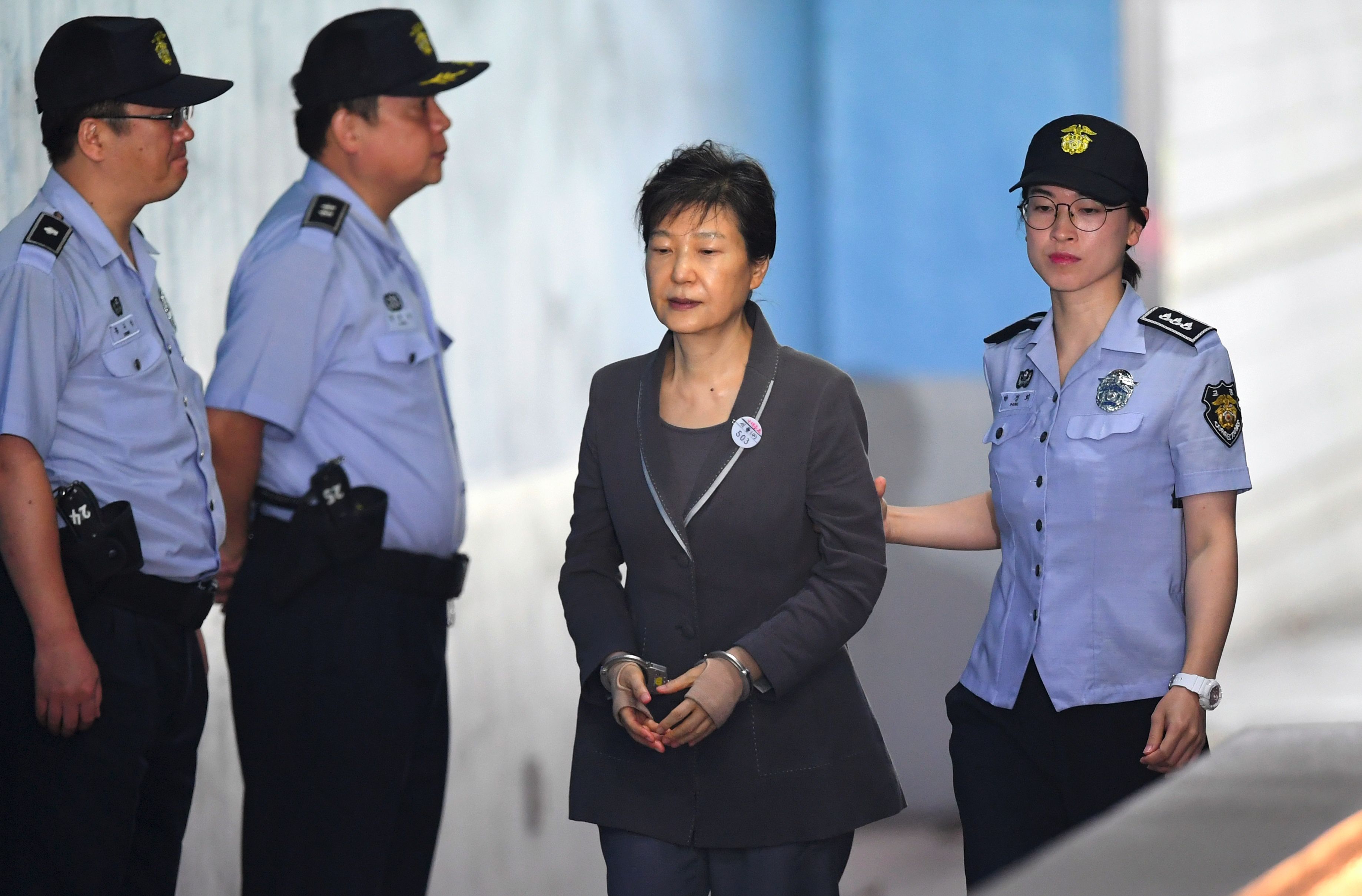 رئيسة كوريا الجنوبية السابقة تصل إلى المحكمة فى سيول