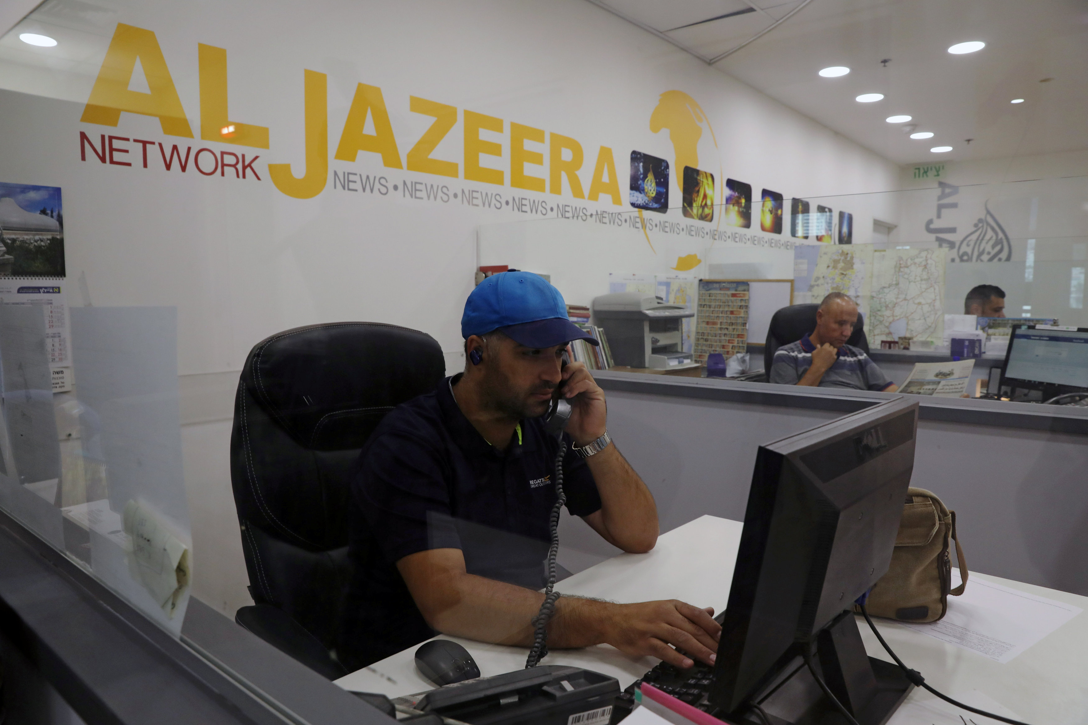 موظفو قناة الجزيرة يمارسون عملهم بشكل طبيعى فى إسرائيل