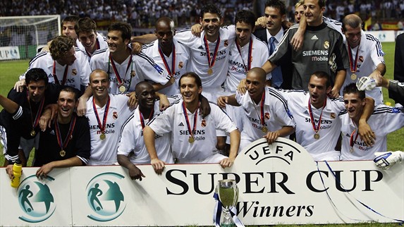 زيدان بطل السوبر الأوروبى مع ريال مدريد 2002