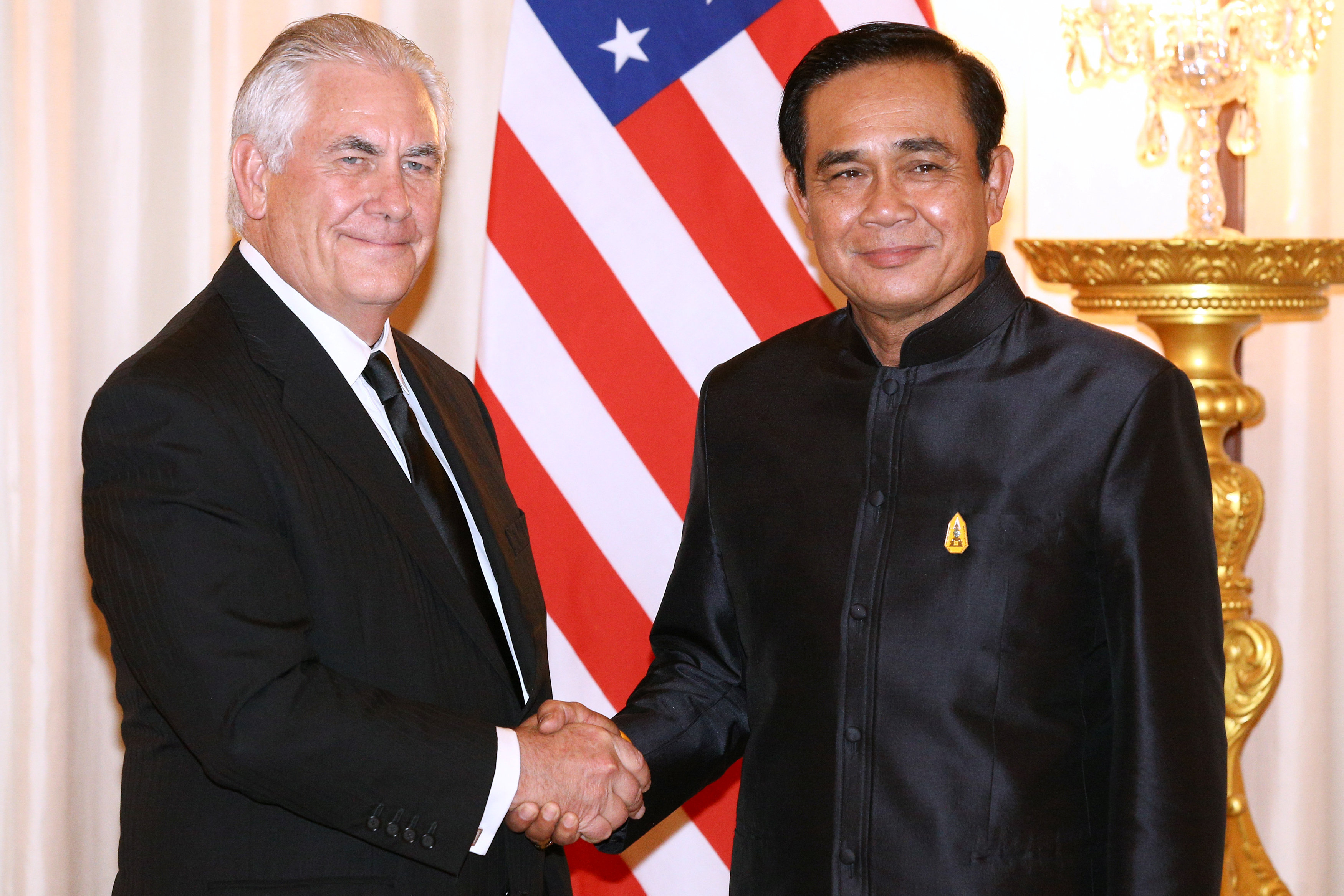 تيلرسون مع رئيس الوزراء التايلاندي