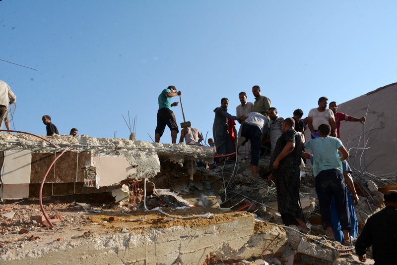 تفقد رفع انقاض المنزل المنهار بسفلاق (2)