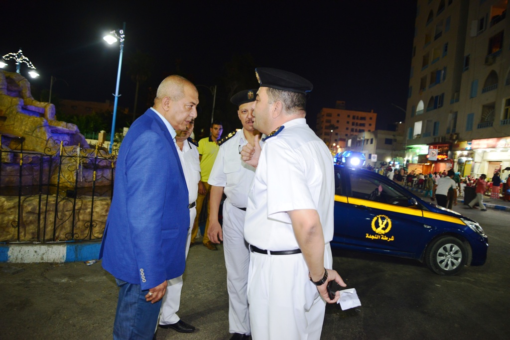 مدير أمن مطروح يتفقد الحالة الأمنية والخدمات بالشوارع