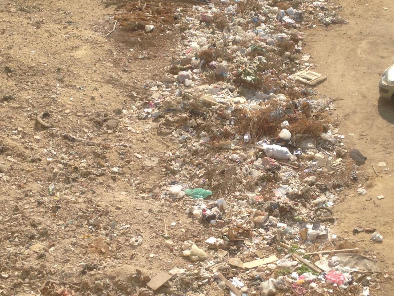 القمامة بشوارع حدائق الأهرام