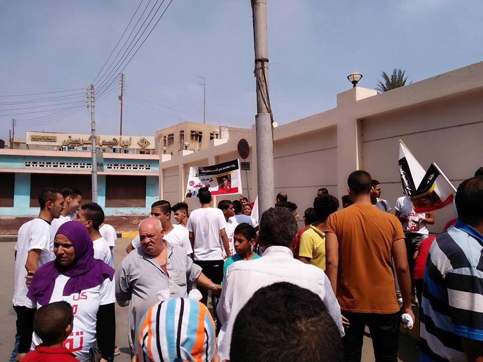 بالصور.. أهالي بنها ينظمون مسيرة قبل محاكمة المتهمين بقتل عروس كفر الجزار (3)