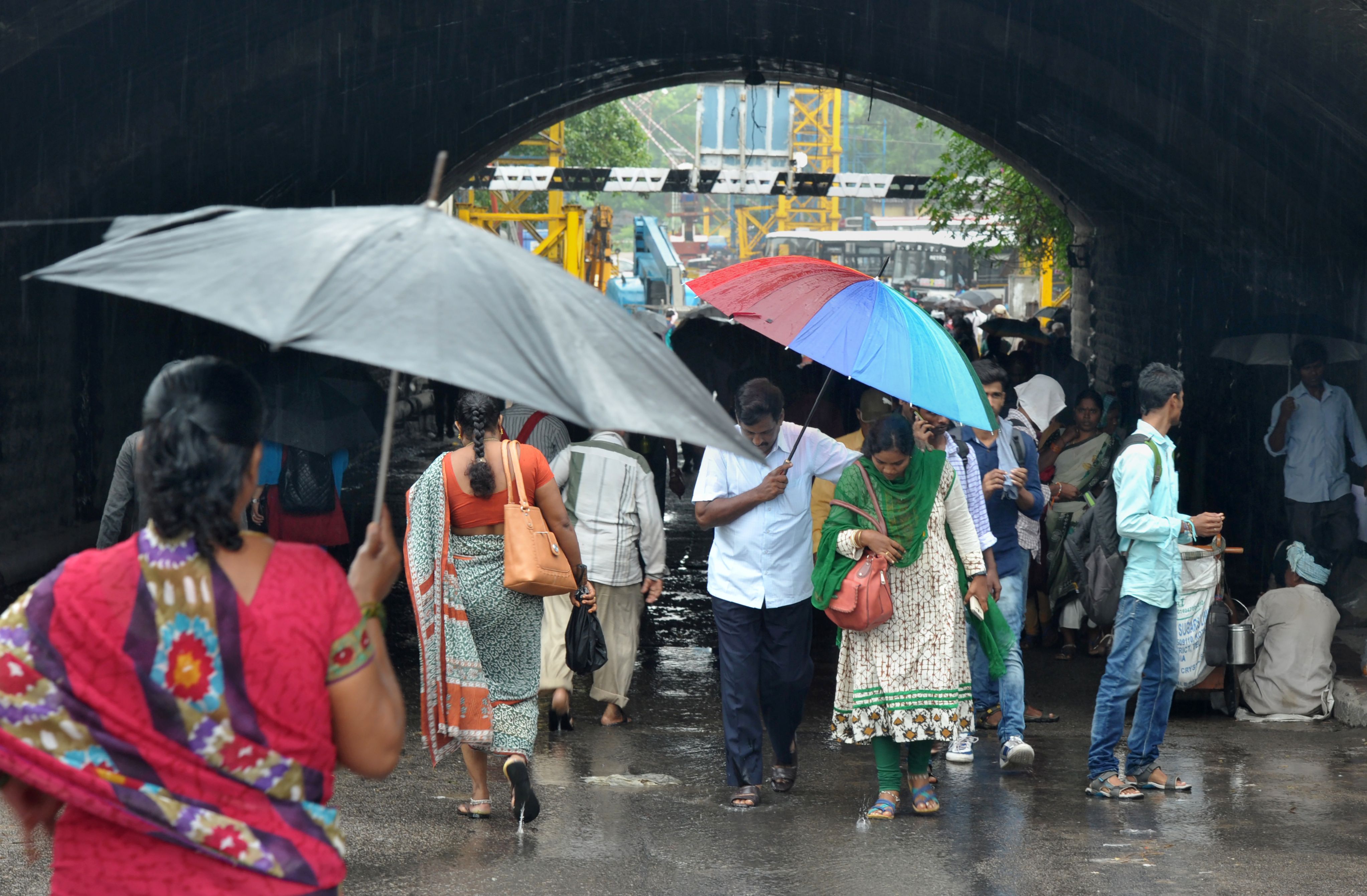 أمطار غزيرة في سيكوندراباد بالهند