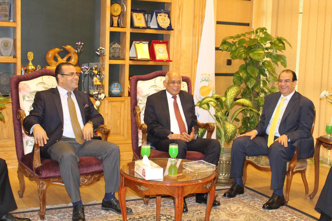 الدكتور على عبد العال رئيس مجلس النواب فى جامعة المنصوره لمناقشة رسالة دكتوراة