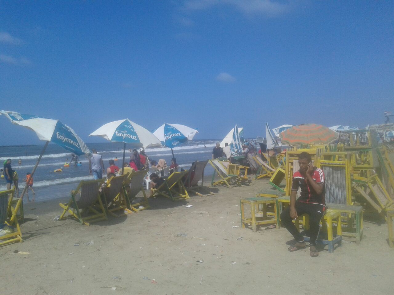 اقبال المواطنين على شواطئ رأس البر بدمياط (4)