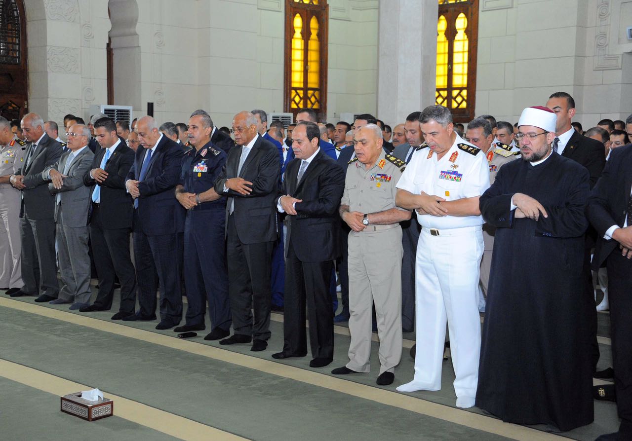 الرئيس يؤدى صلاة العيد بالاسكندرية