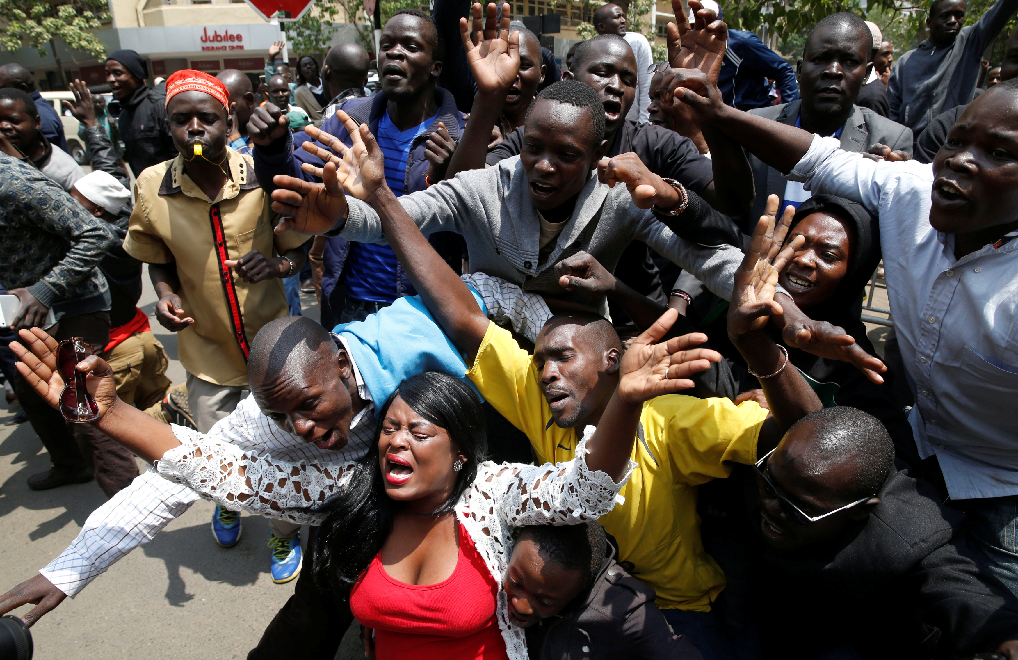 فرحة عارمة وبكاء أنصار زعيم المعارضة الكينية رايلا اودينجا