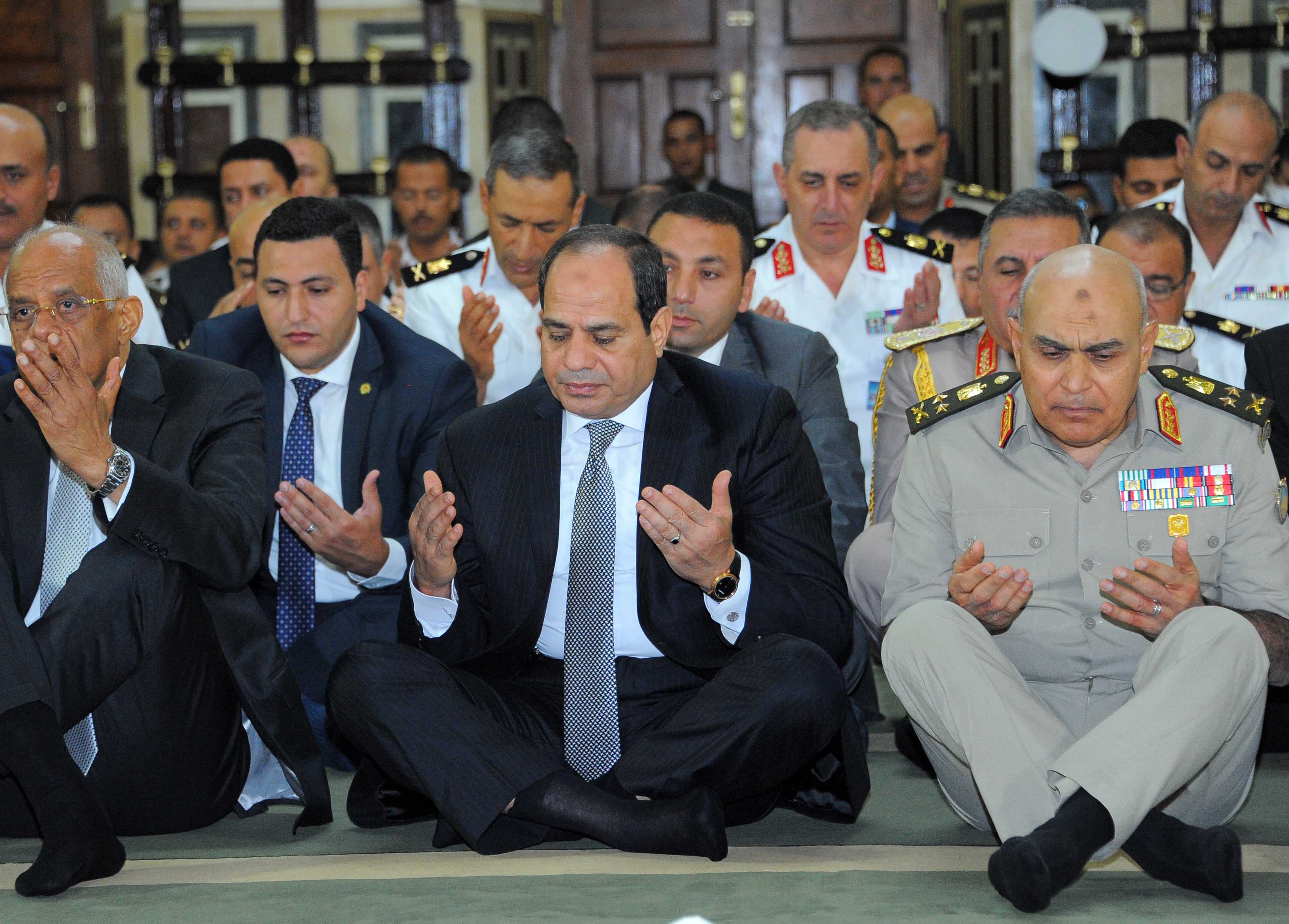 الرئيس السيسى وكبار رجال الدولة يؤدون صلاة عيد الأضحى المبارك (12)