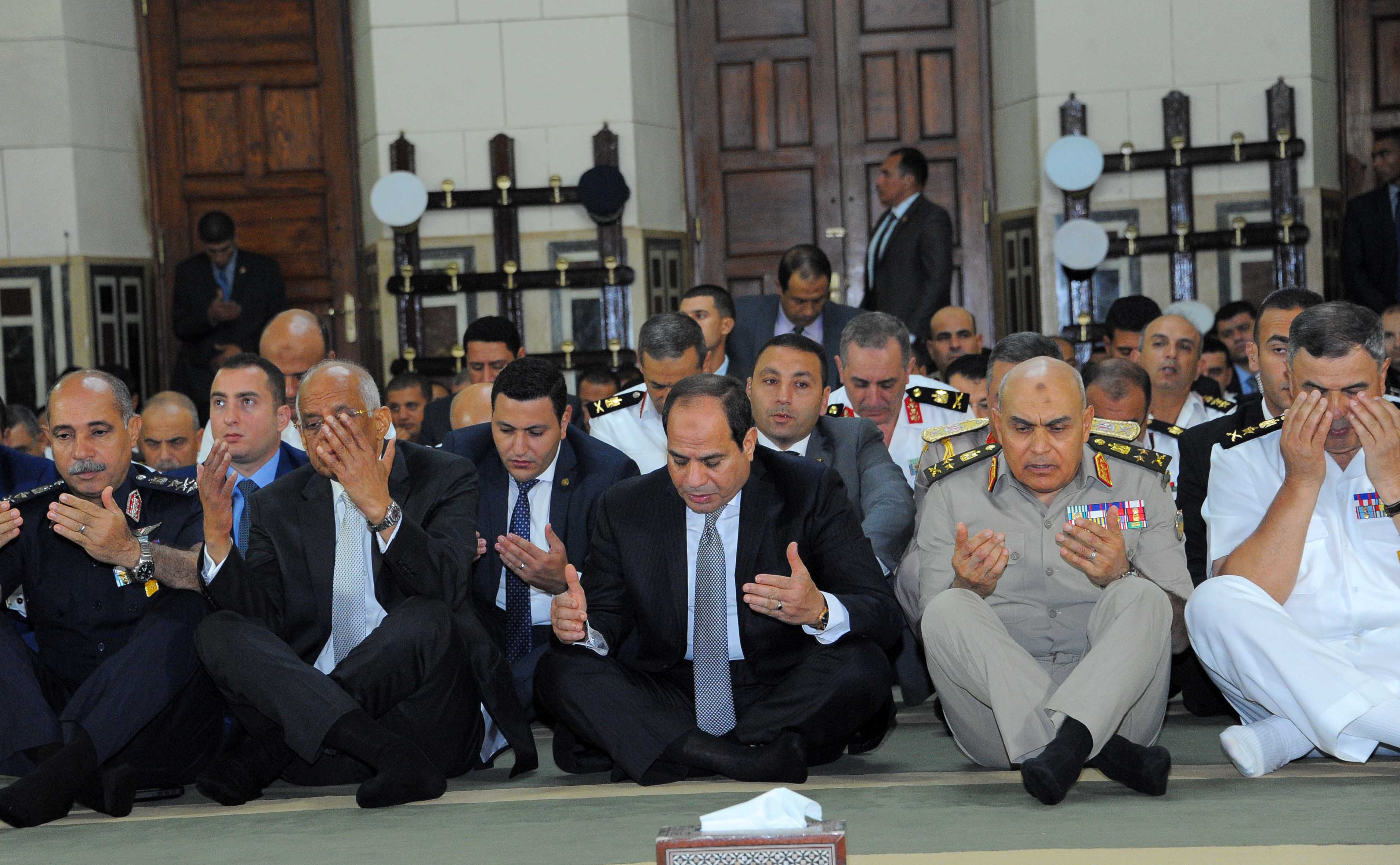 الرئيس السيسى وكبار رجال الدولة يؤدون صلاة عيد الأضحى المبارك (10)