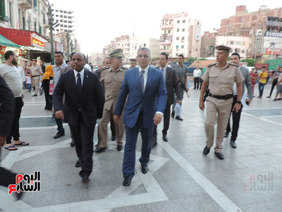         مساعد وزير الداخلية ومدير أمن الغربية فى ساحة المسجد الأحمدى