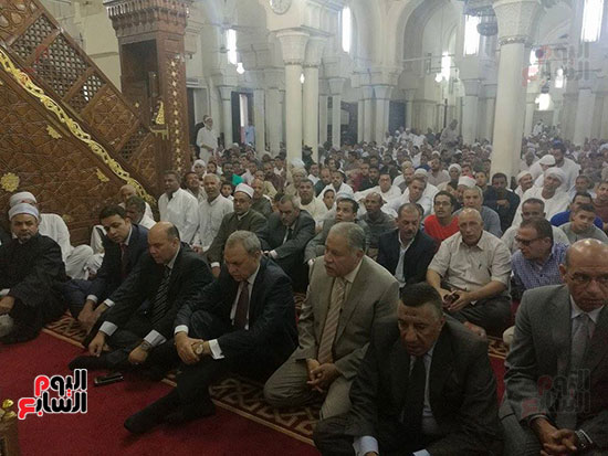 محافظ قنا ومدير الأمن يؤدان صلاة العيد