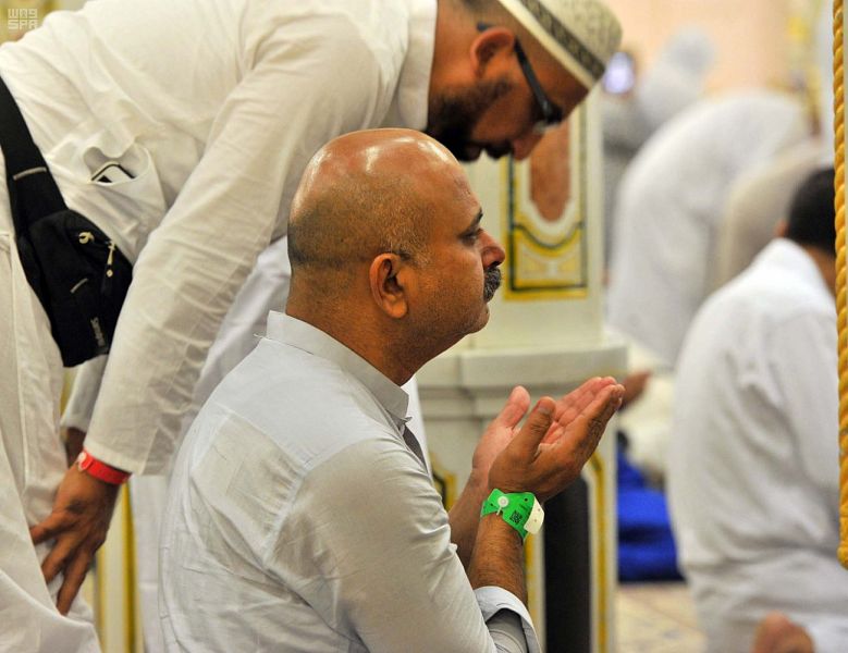 الصلاة والدعاء طقوس الحجاج فى المسجد النبوى