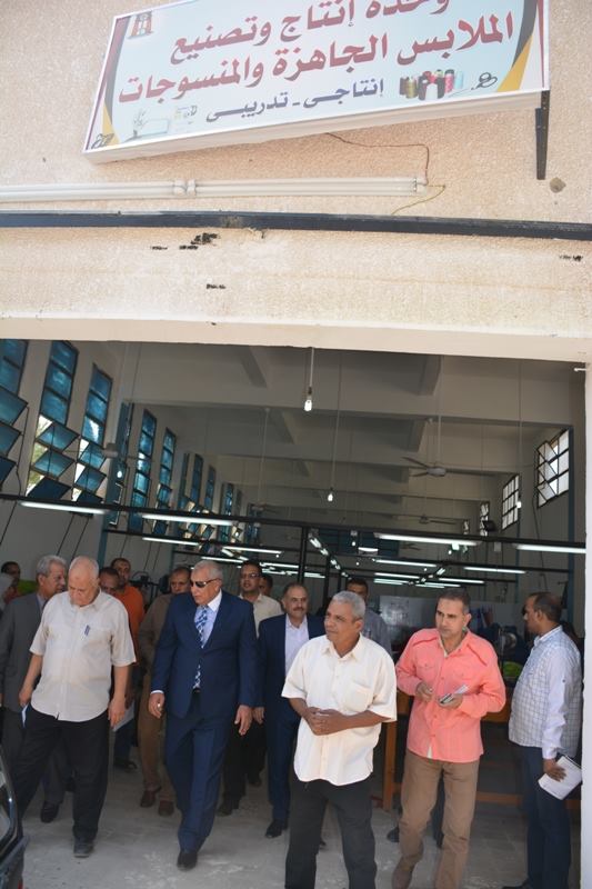 وحدة انتاج وتصنيع الملابس