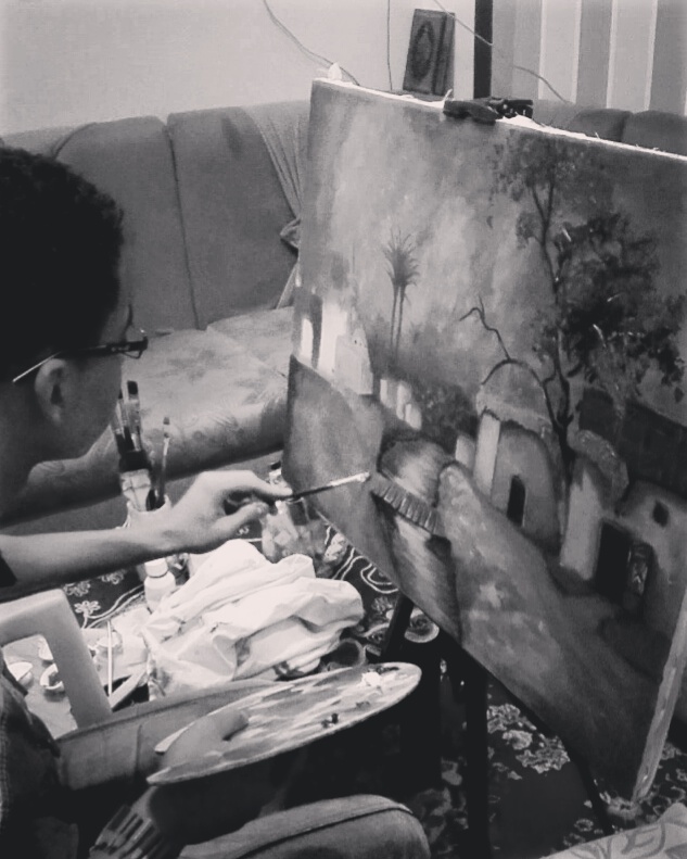 أحمد السباعى يرسم لوحاته