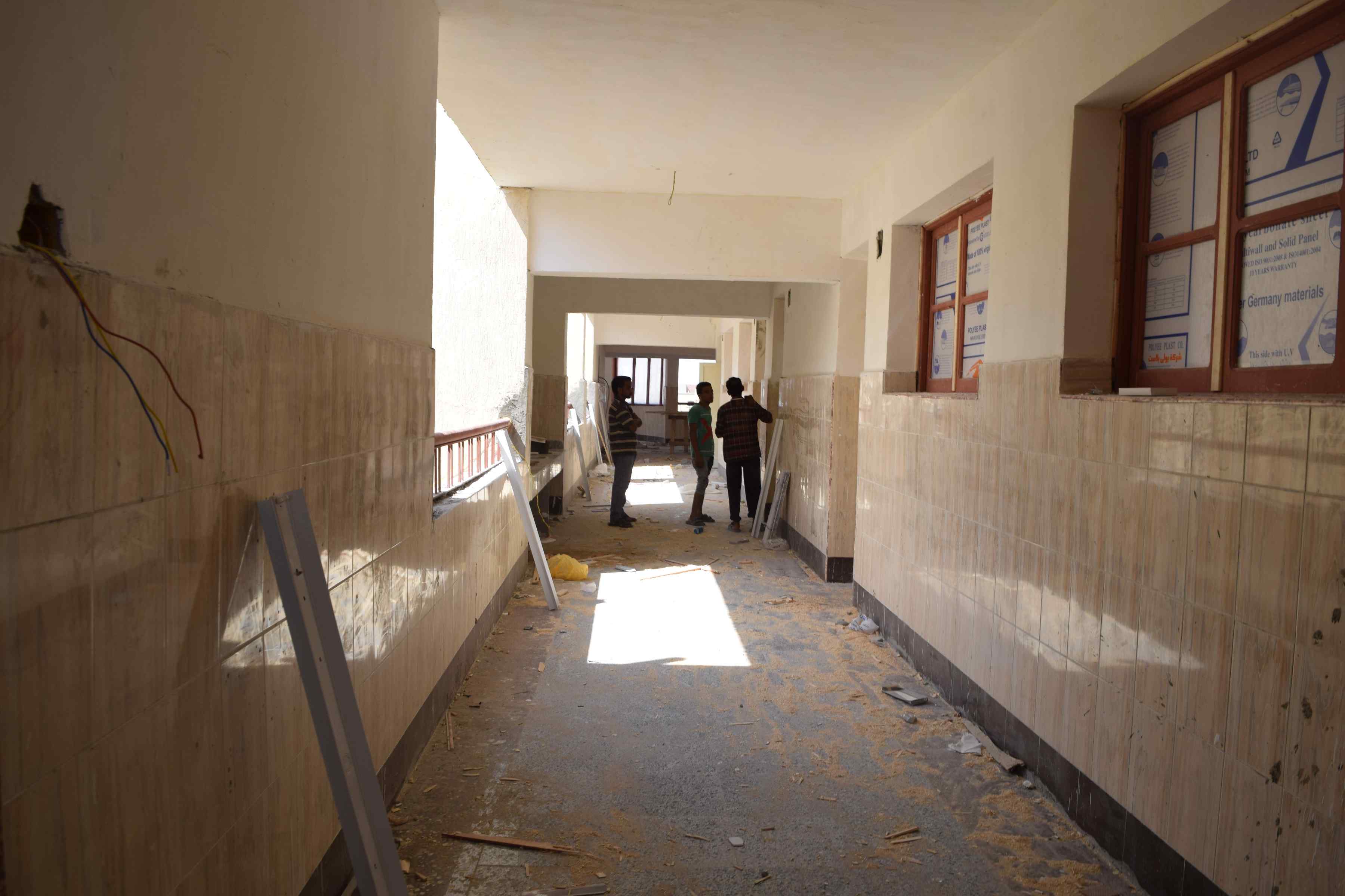 محافظ المنيا يتفقد أعمال إنشاء مبنى المدرسة اليابانية (7)