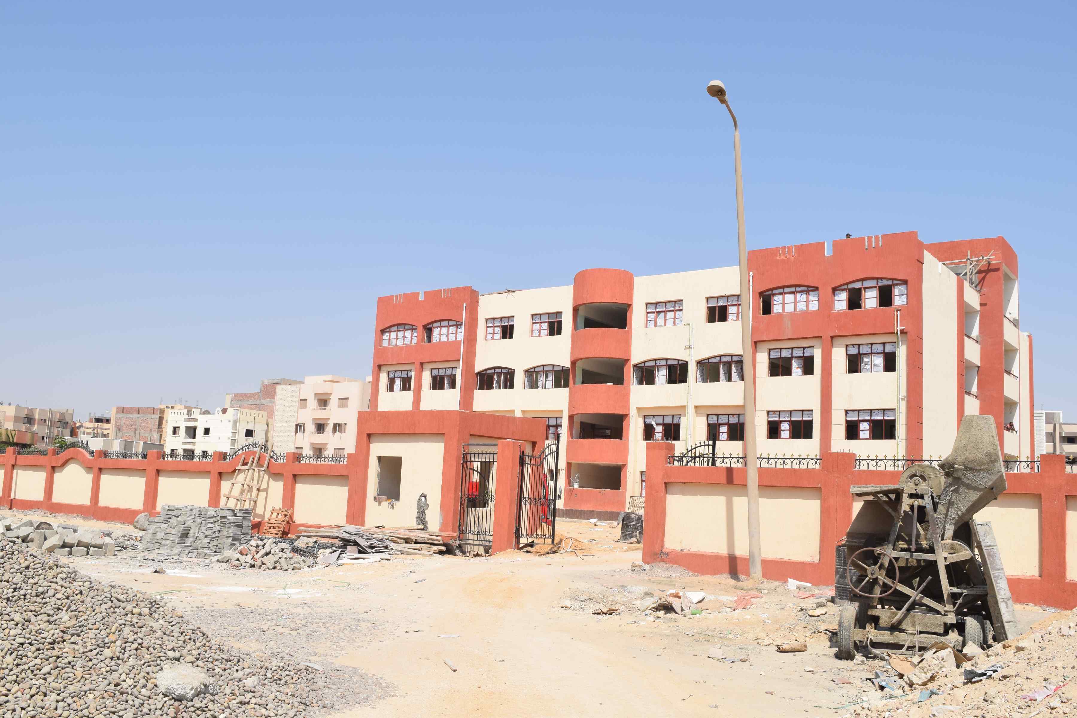 محافظ المنيا يتفقد أعمال إنشاء مبنى المدرسة اليابانية (2)
