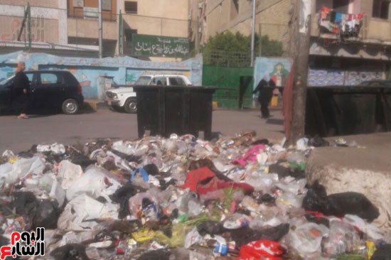 مقالب القمامة والإشغالات تحيط بمدارس الجيزة قبل بدء العام الدراسى (1)