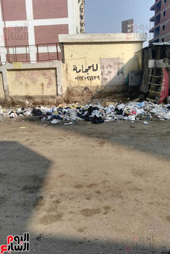 مقالب القمامة والإشغالات تحيط بمدارس الجيزة قبل بدء العام الدراسى (2)