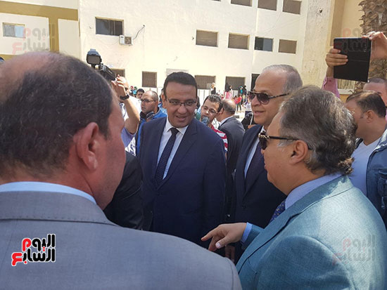 محافظ القليوبية مع وزير الصحة بمستشفى أبو المنجا