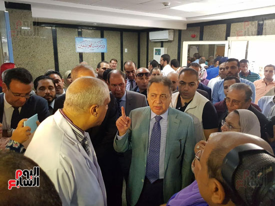 وزير الصحة يغادر مستشفى ابو المنجا