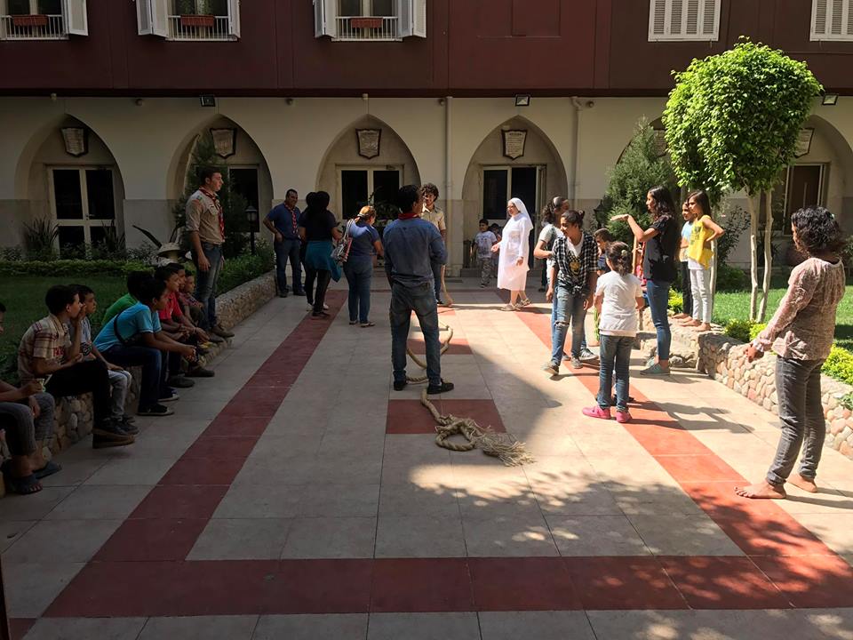  الأطفال فى ساحة الكنيسة قبل بدء الدراسة