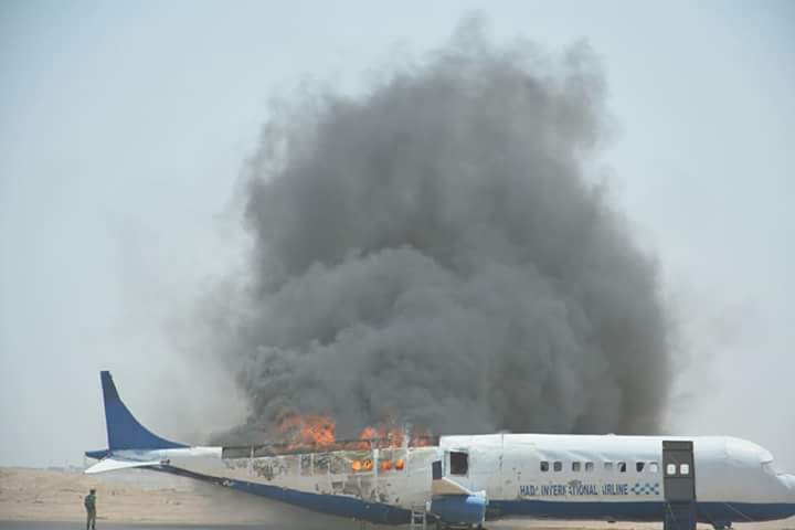 تجربة السيطرة على حريق طائرة بمطار الغردقة