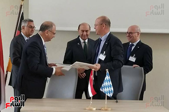 مهاب مميش - توقيع اتفاقيه البافاريا (1)