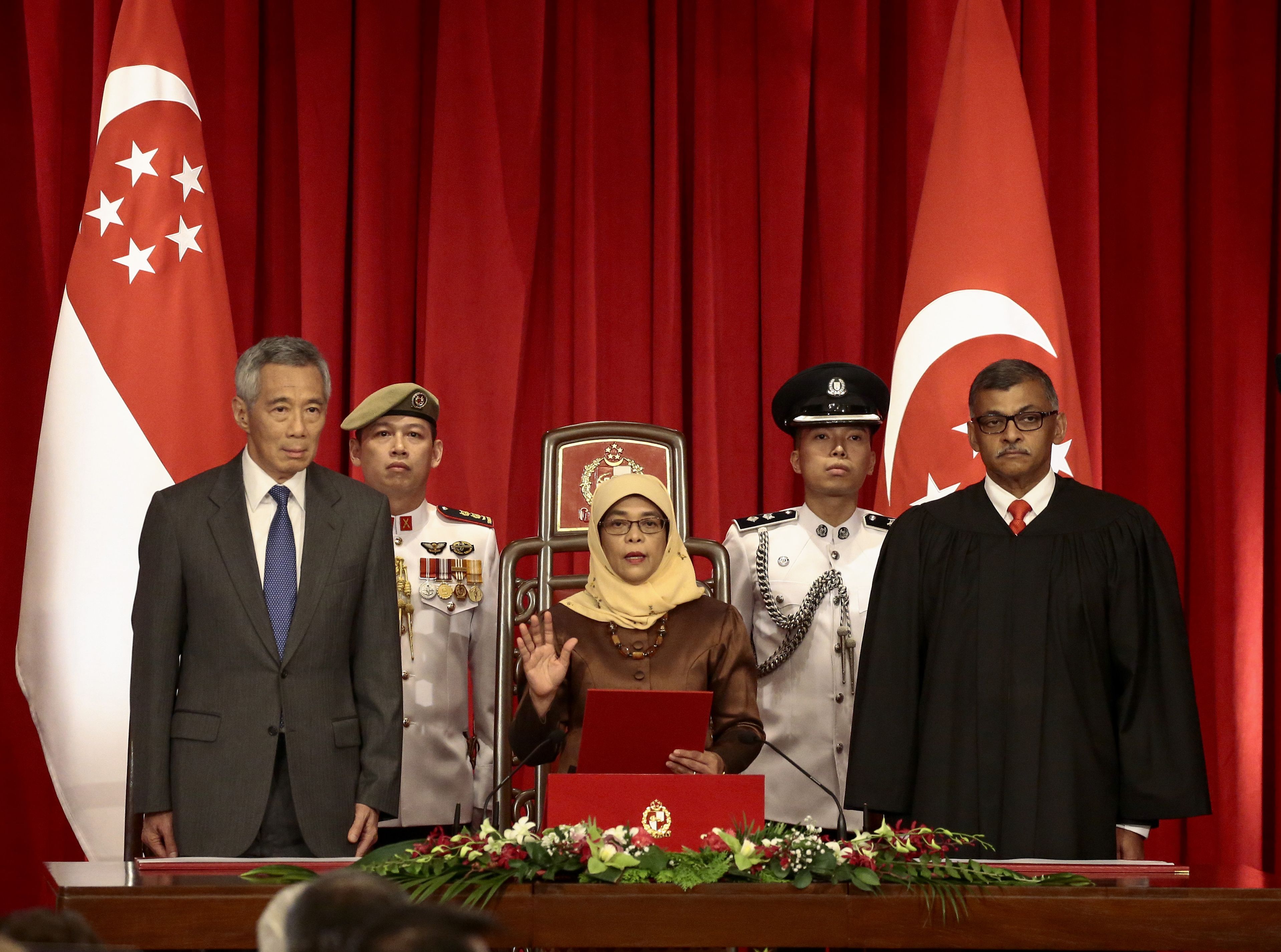 مراسم تنصيب أول امرأة مسلمة لرئاسة سنغافورة