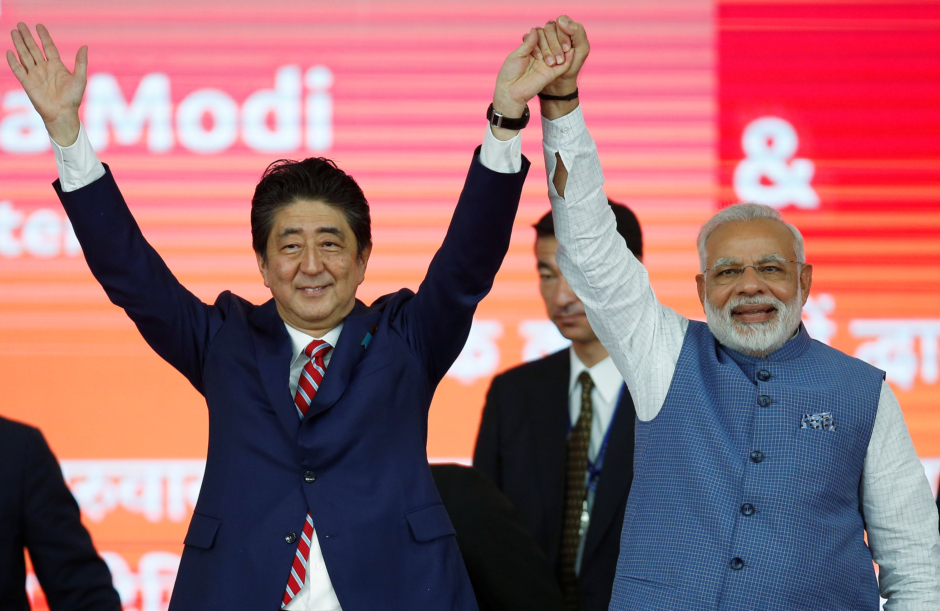 ترحيب واسع برئيس الوزراء اليابانى فى الهند