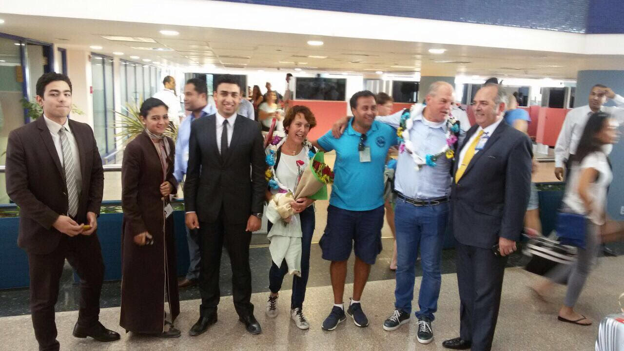 الملياردير الهولندى وزوجته وأصدقاءه الملياردير الهولندى وزوجته وأصدقاءه