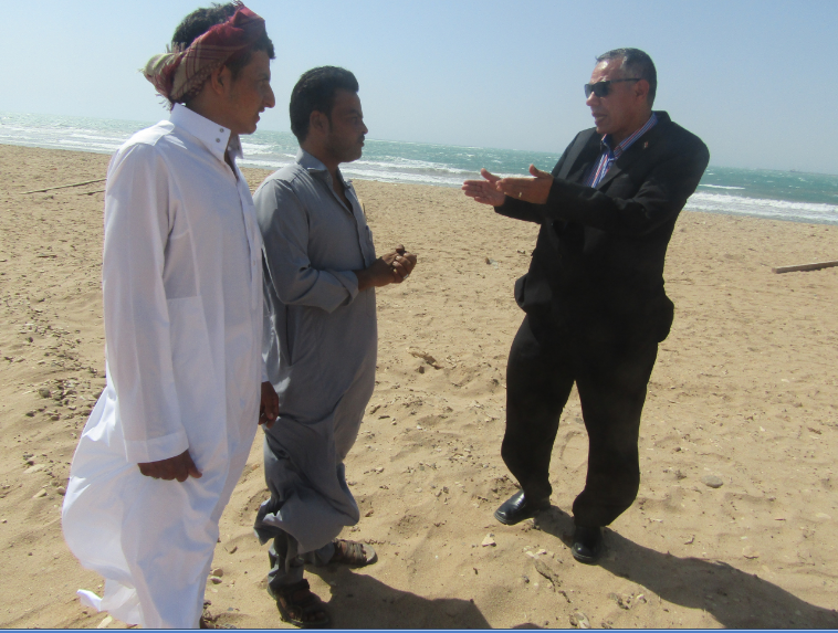 رئيس مدينة أبورديس يسلم كافيتيريا الشاطئ للفائز بالمزاد (1)