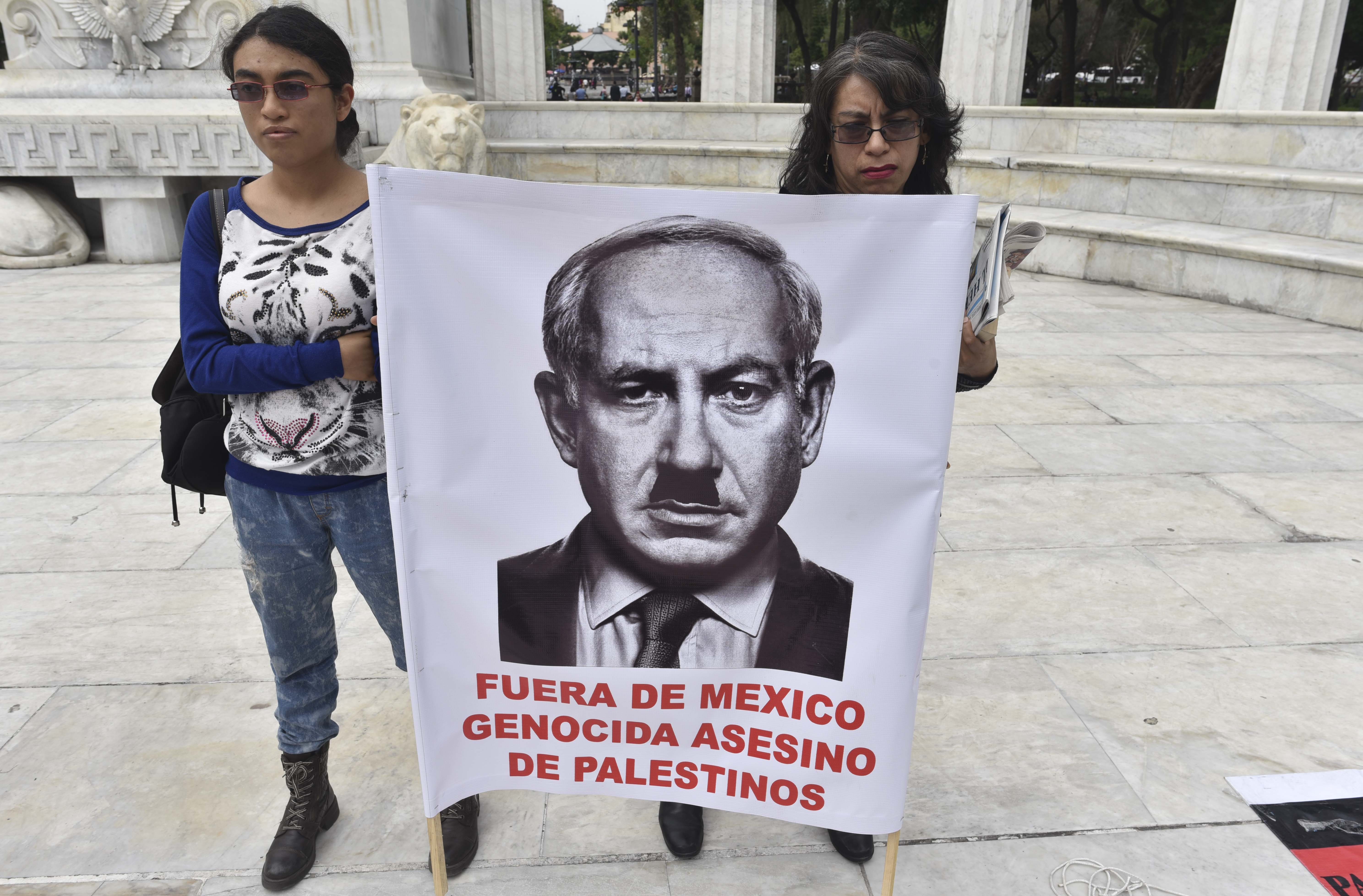 نتنياهو ضيف ثقيل على المكسيك.. مواطنون يستقبلونه بعلم فلسطين وصور الانتهاكات  (9)