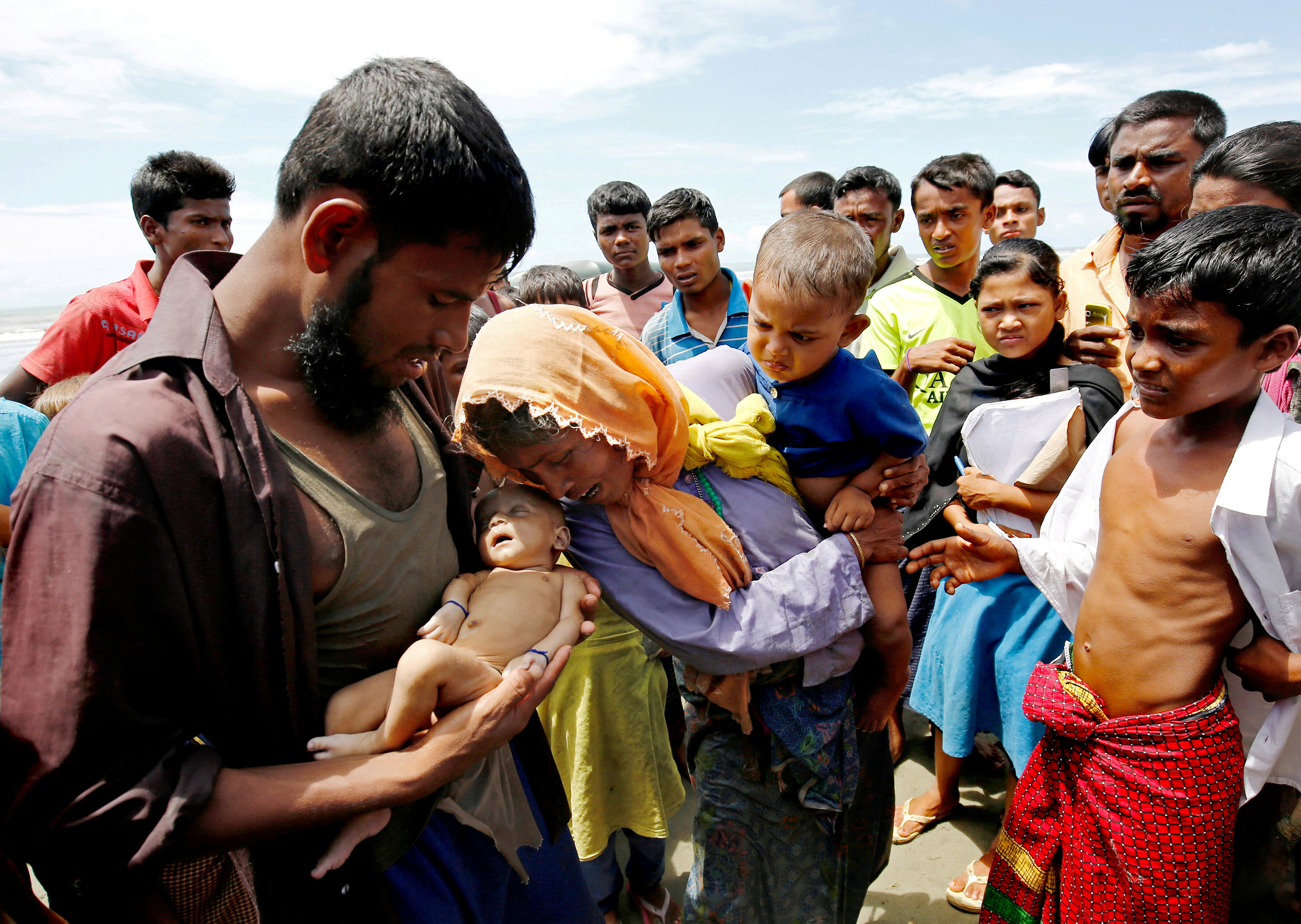 من ينقذ الروهينجا ارتفاع أعداد النازحين إلى بنجلاديش لـ400 ألف مسلم (8)