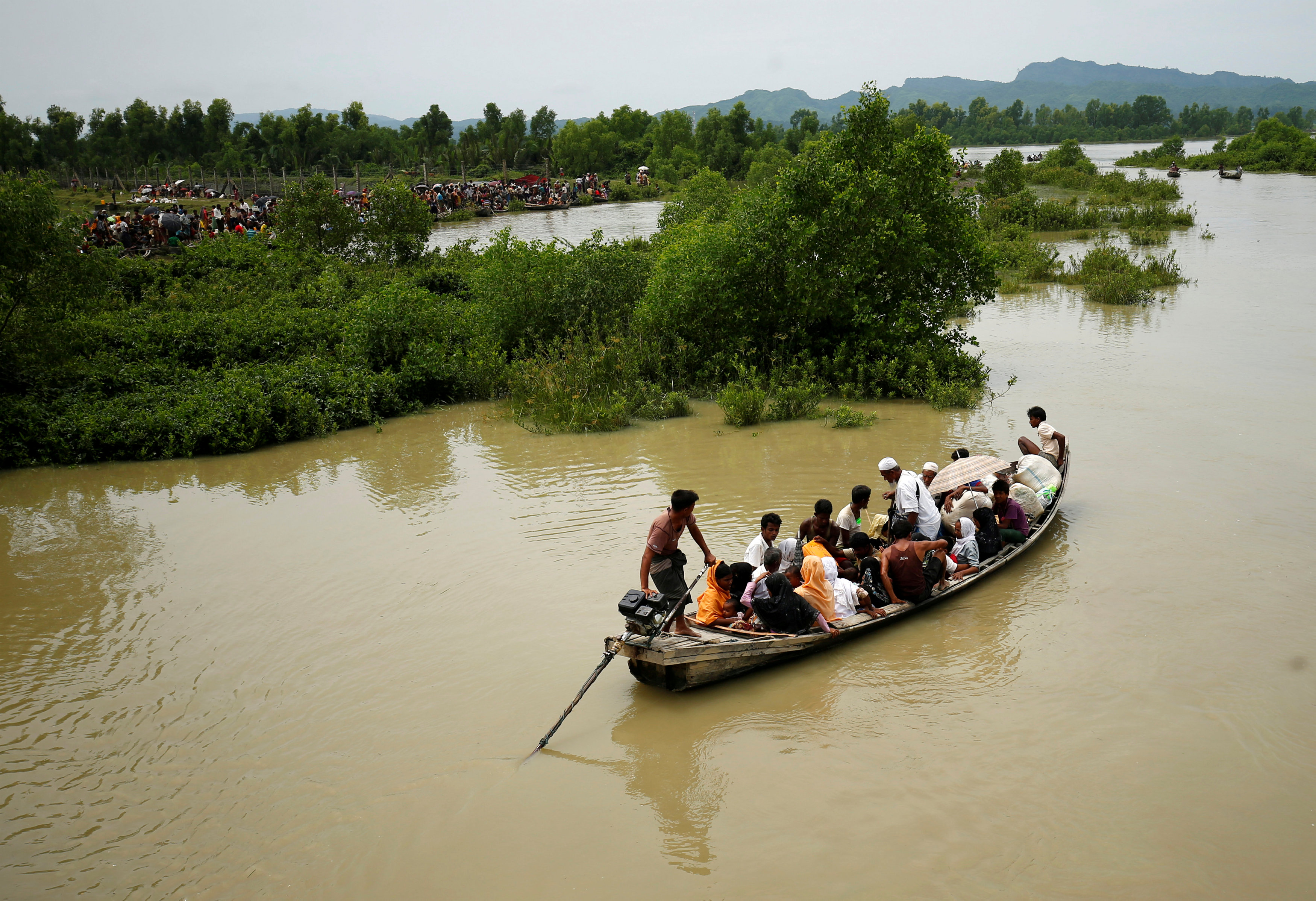 من ينقذ الروهينجا ارتفاع أعداد النازحين إلى بنجلاديش لـ400 ألف مسلم (7)