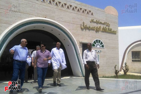 محافظ أسوان يتفقد مستشفى أبوسمبل