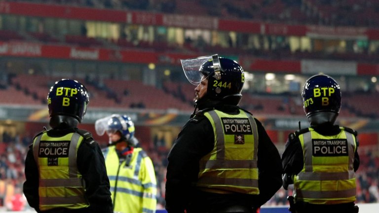 شرطة لندن تعتقل 5 مشجعين لفريق كولن على هامش مواجهة أرسنال