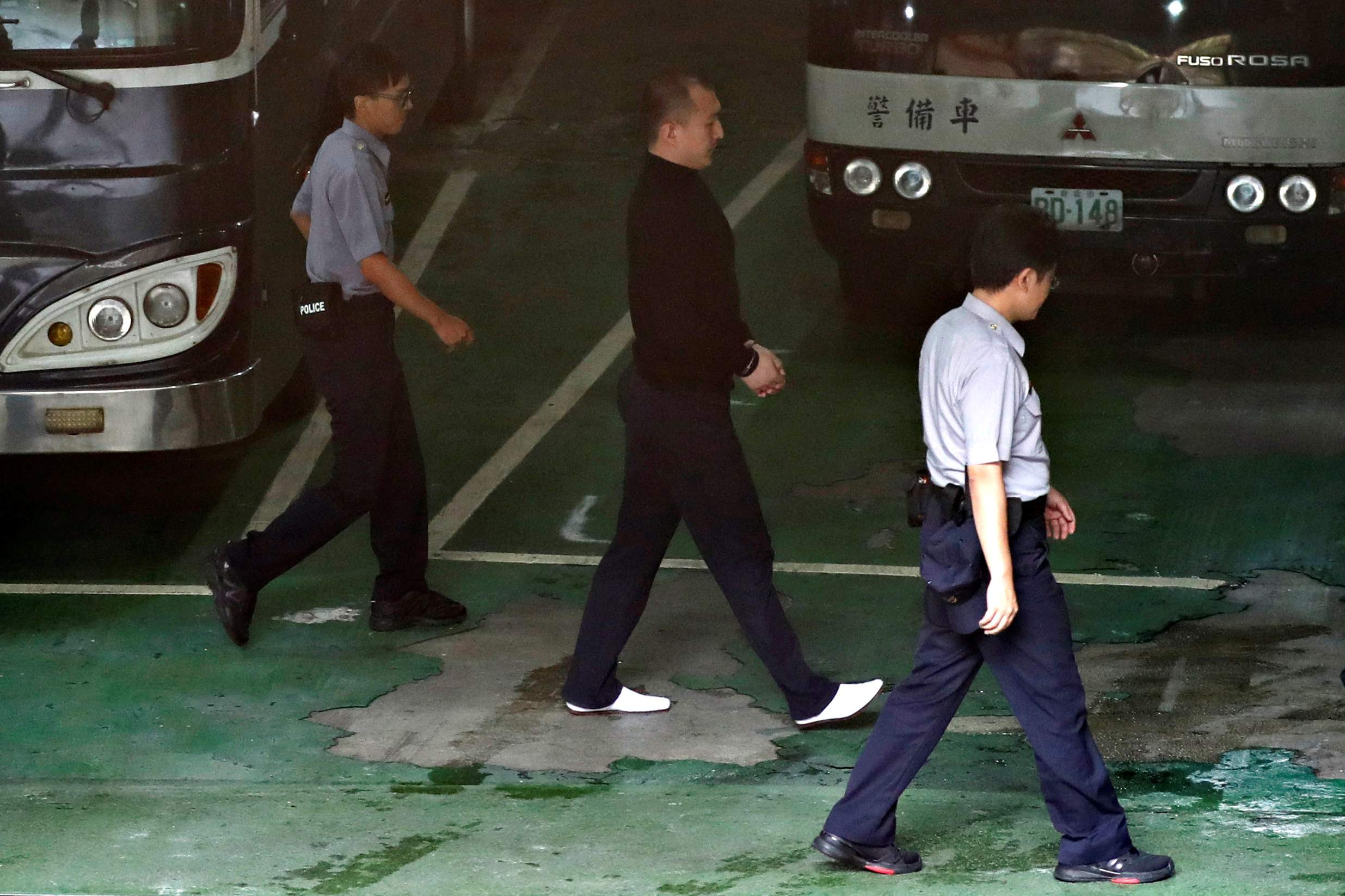 الشرطة تصطحب الطالب الصينى فى تايوان للمحاكمة