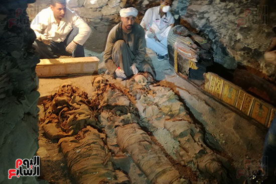 عمل البعثة داخل مقبرة أمنمحات بدراع أبو النجا