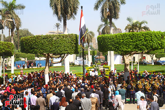 110679-خالد-عبد-الغفار--يشهد-أداء-تحية-العلم-والنشيد-الوطنى-بجامعة-القاهرة-(8)