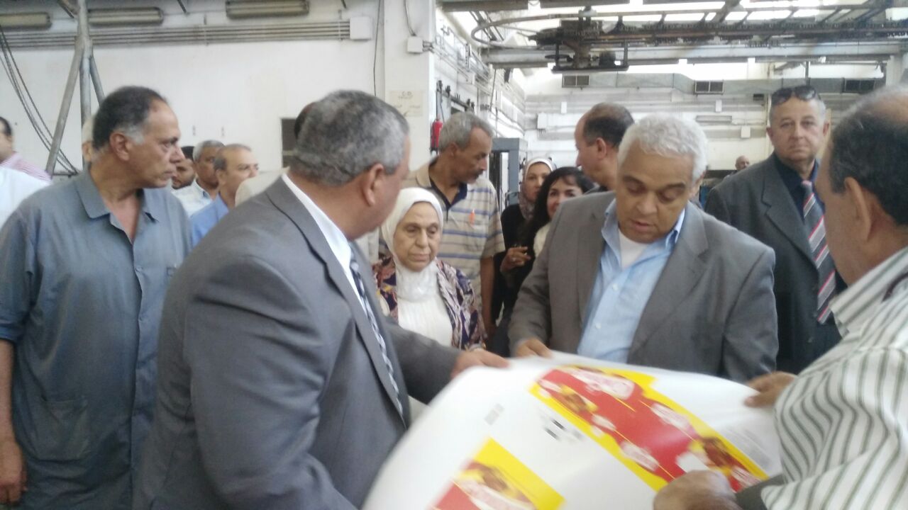 السفير ياسر النجار يتفقد شركات القابضة للكيماويات بالإسكندرية